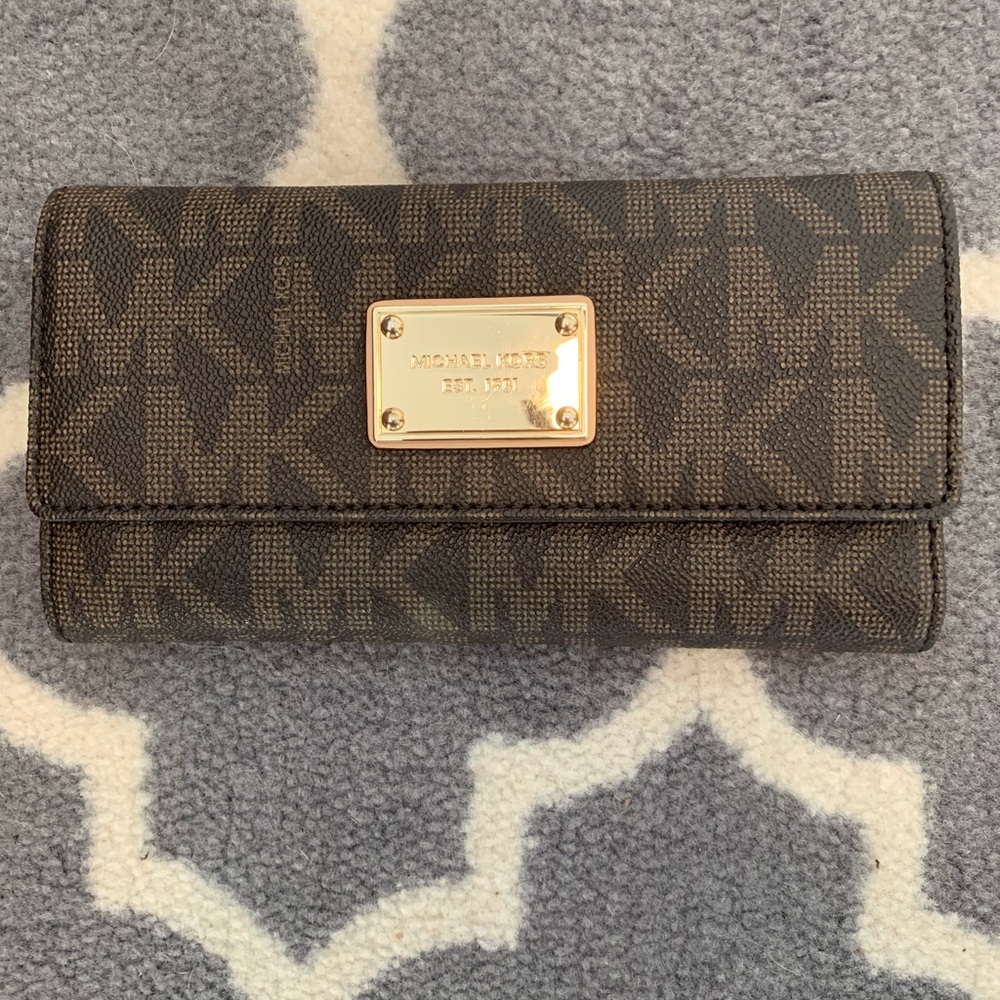 Large trifold Michael Kors wallet